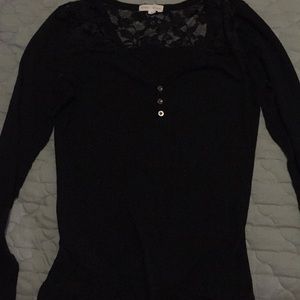 Long sleeve with lace design on the back